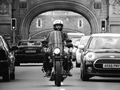 Moto : bien connaître les règles de la circulation inter-files